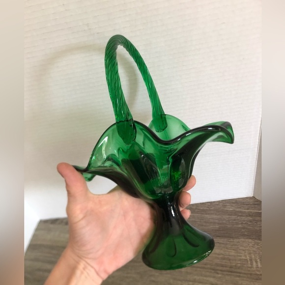 Vtg Emerald Green Glass Basket with Handle - Picture 14 of 14